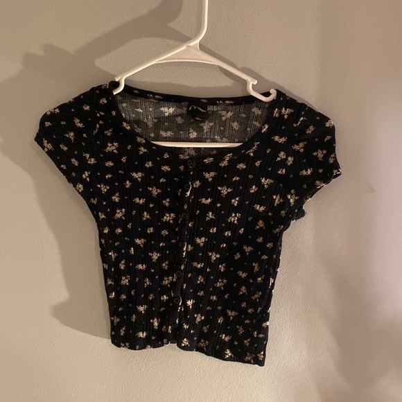 art class Tops - Floral crop tops